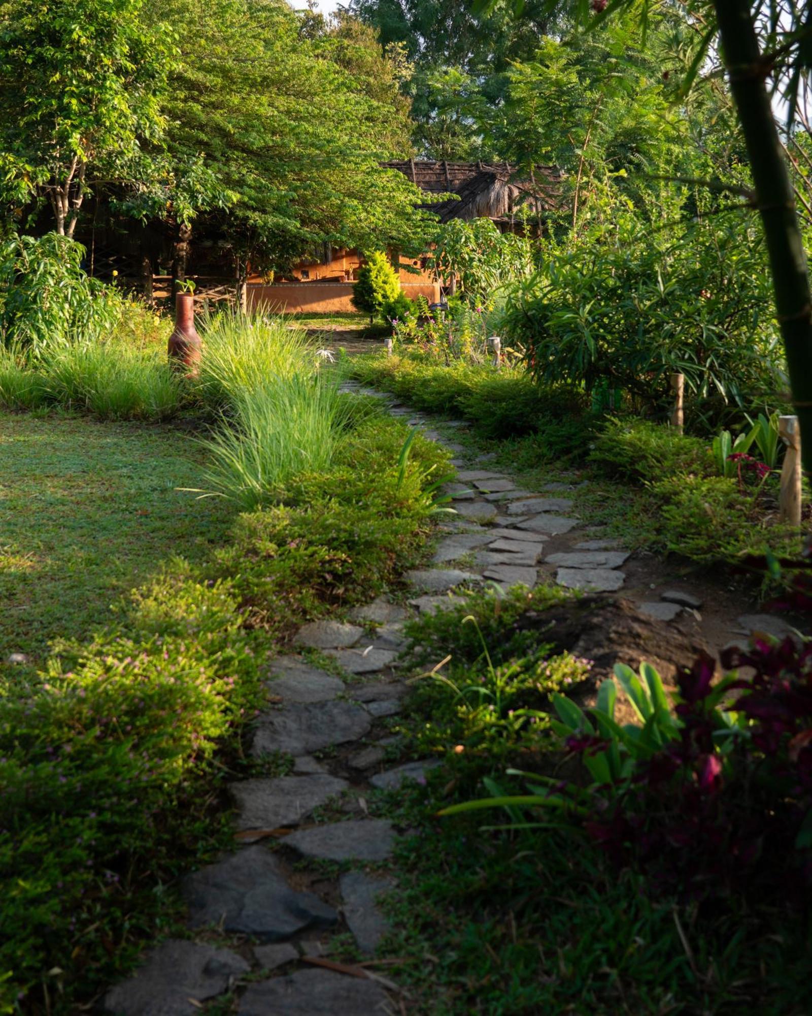 Hotel The Mudhouse Marayoor Munnar Exterior foto