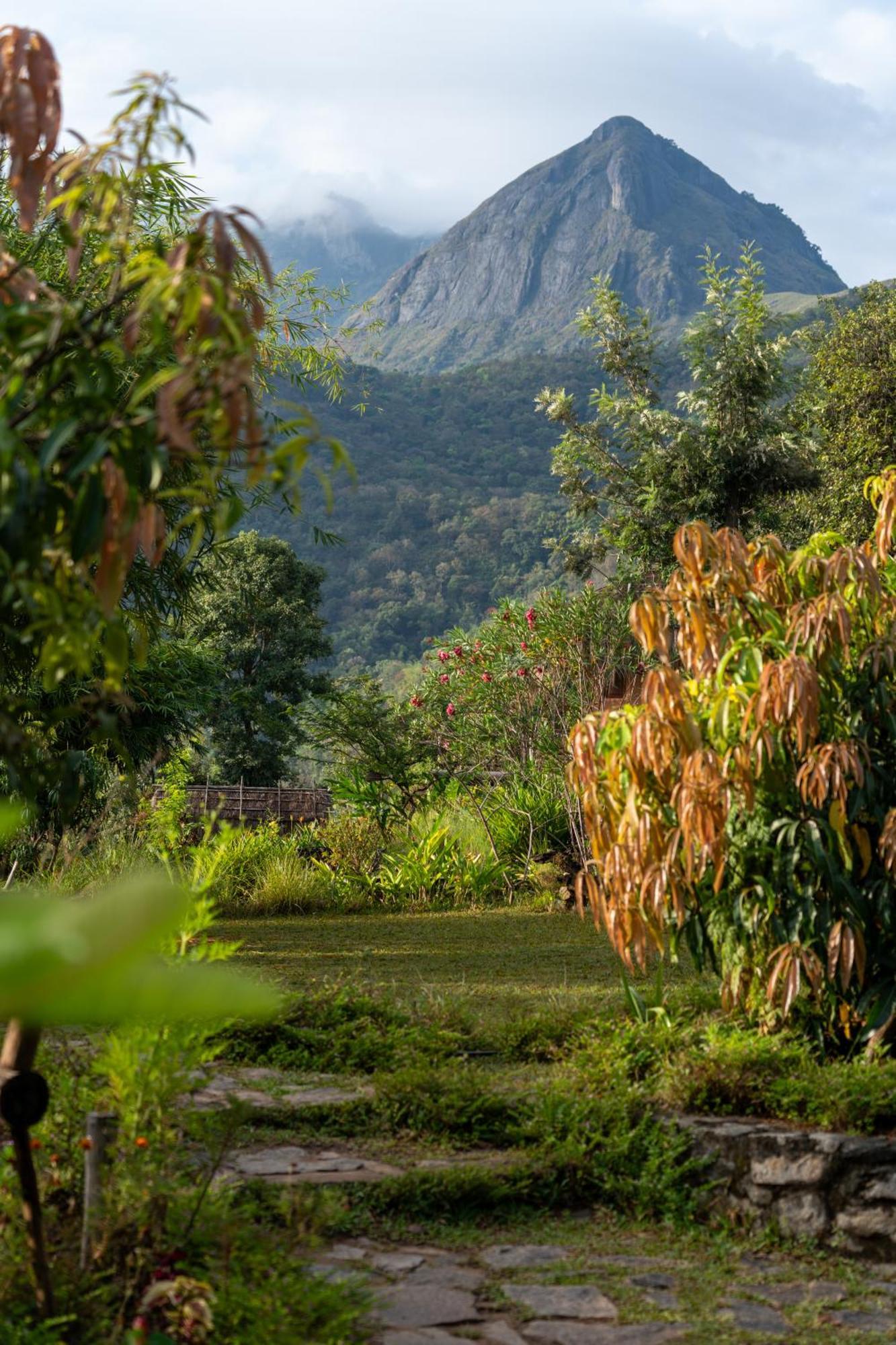 Hotel The Mudhouse Marayoor Munnar Exterior foto